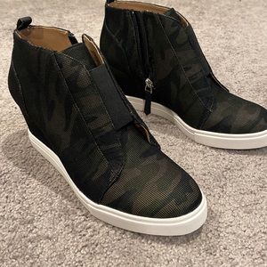 NWOT - never worn, size 7.5, Paolo Felicia Camo wedge sneaker